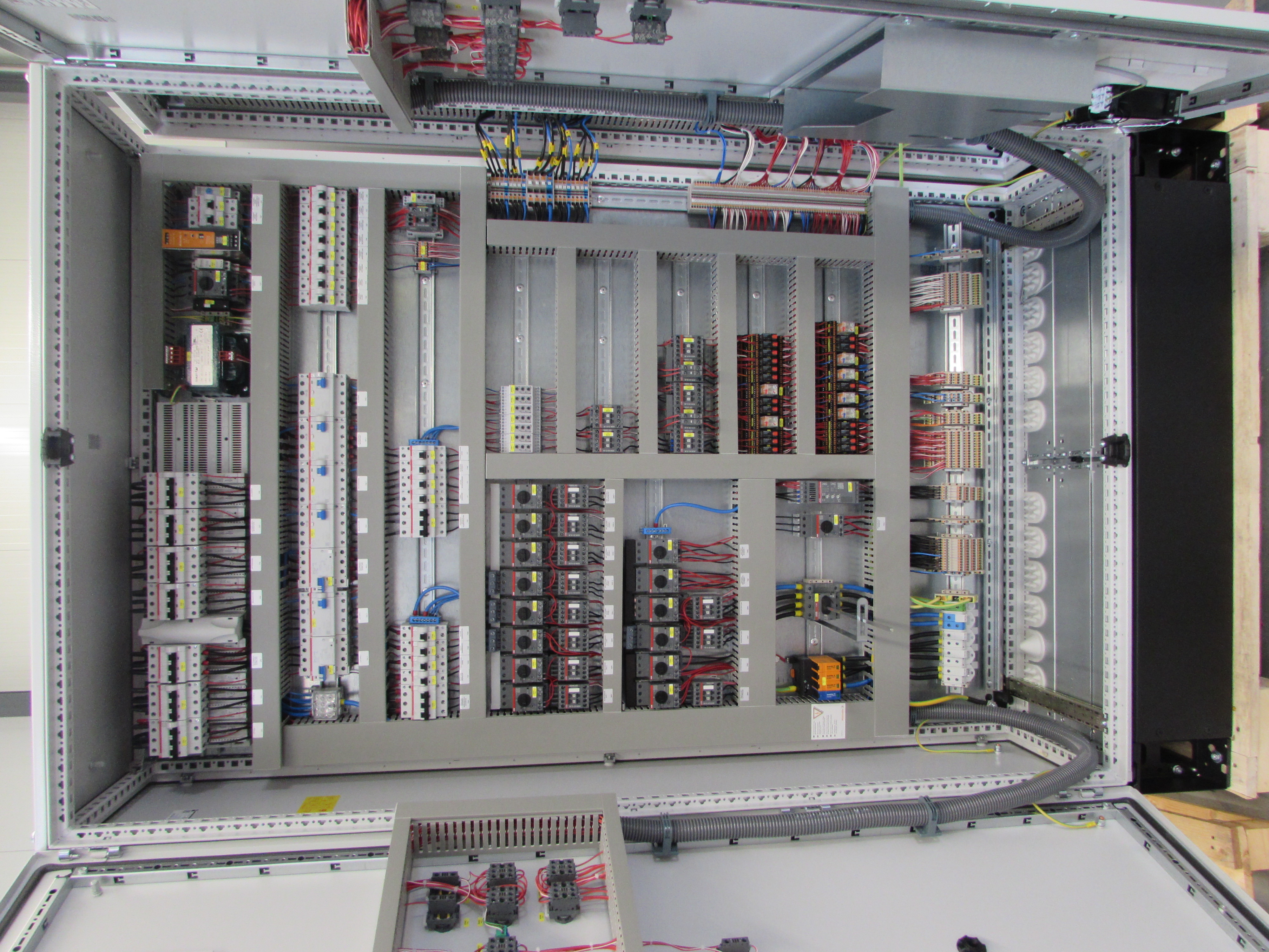 Switch cabinet ECO Broiler climate/feeding/lighting